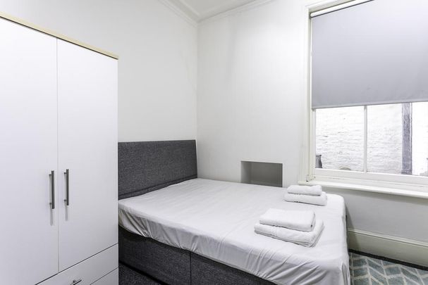 Studio to rent - Photo 1