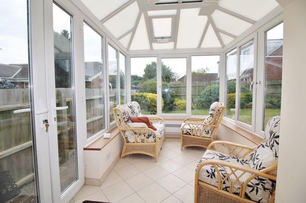 2 bedroom bungalow to rent - Photo 1