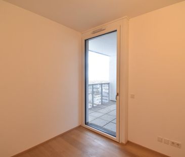 Komfortable 2 - Zimmer Wohnung mit Fernblick | Loggia | ab sofort - Photo 2