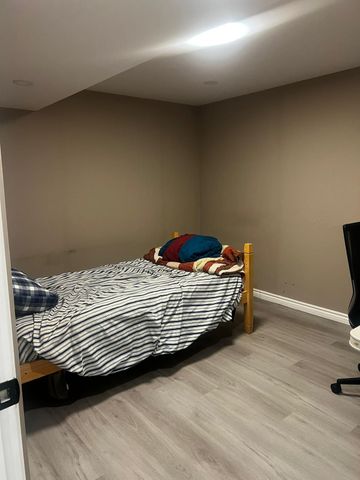 For Lease - 1870 ESTERBROOK Drive, Oshawa, Ontario - Photo 2