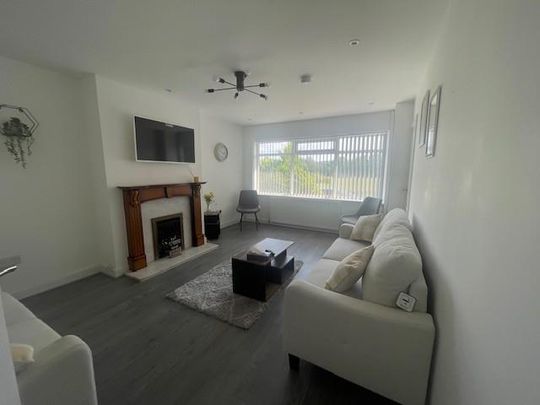 3 bedroom semi-detached bungalow to rent - Photo 1