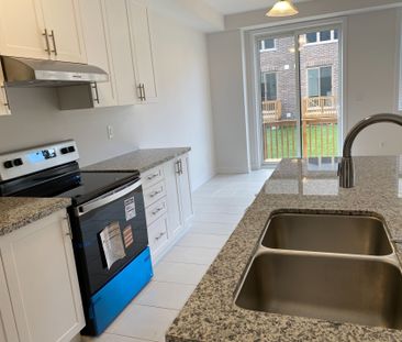 For Lease - 36 John Canning Way, Markham, Ontario - Photo 3