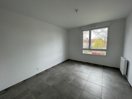 Location Appartement 64m² EAUNES 31600 - Photo 3