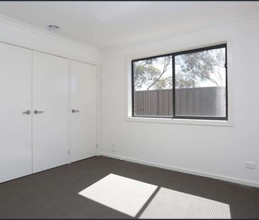 2/14 Chapman Drive, Wyndham Vale, Vic 3024 - Photo 5