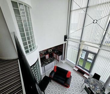 2 bedroom penthouse to rent - Photo 3