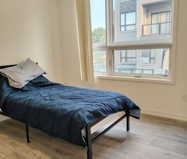 For Lease - 20 Lytham Green Circle, Newmarket, Ontario - Photo 3