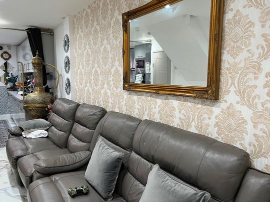 Room in a Shared House, Scarborough Street, E1 - Photo 1