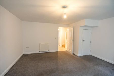 3 bedroom semi-detached house to rent - Photo 3