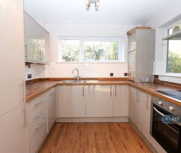 2 bedroom flat to rent - Photo 4