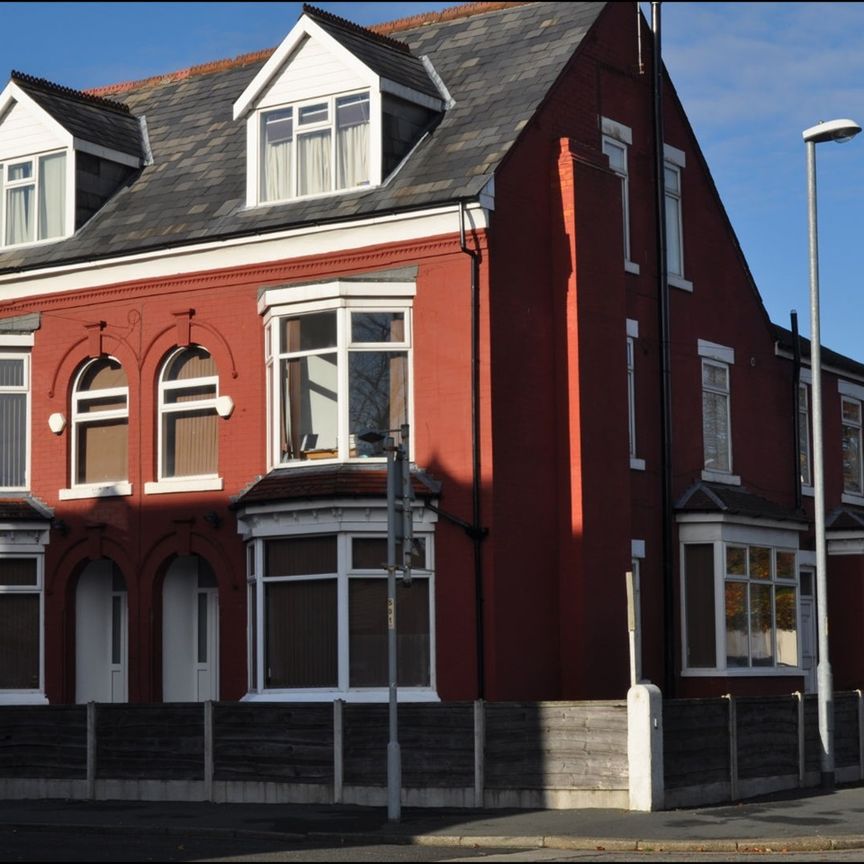 8 Bed Semi-Detached House, Curzon Avenue, M14 - Photo 1