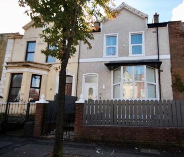 Room 6, 22 Ballygomartin Road, Belfast, BT13 3LD - Photo 4