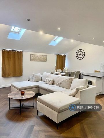 3 bedroom flat to rent - Photo 2