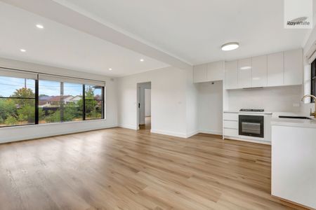 35 Rosedale Crescent, Dallas VIC 3047 - House For Rent | Domain - Photo 5