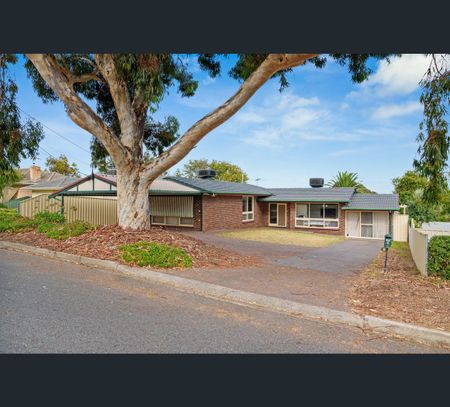21 Conington Cres, Morphett Vale, SA 5162 - Photo 2
