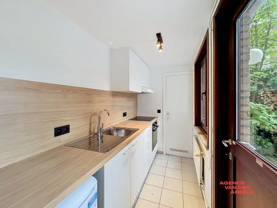 Charmante woning met 2 slaapkamers en moderne badkamer in hartje Brugge - Photo 1