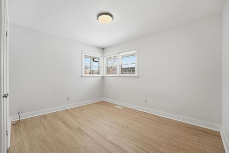 For Lease - 10 Redwood Avenue, St. Catharines, Ontario - Photo 2