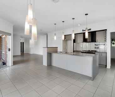 14 Downing Square, Pakenham VIC 3810 - House For Rent | Domain - Photo 5