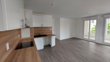 location Appartement T4 DE 80.2m² À LE BLANC MESNIL - Photo 2