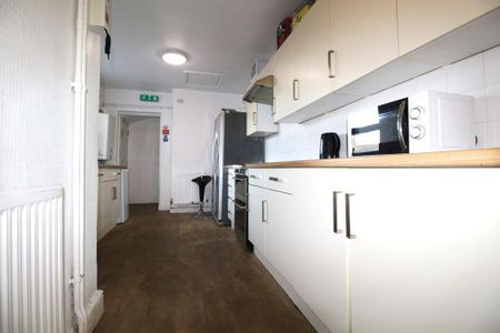 1 bedroom in a house share to rent - Photo 5