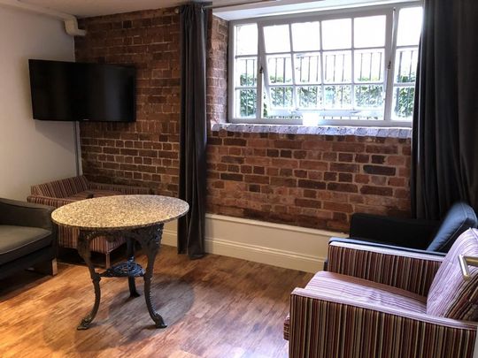 4 bedroom flat to rent - Photo 1