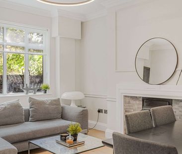 EXLCUSIVELY MANAGED BY SAVILLS, PET FRIENDLY, FURNISHED OR UNFURNISHED. Newly refurbished two bedroom house in the heart of Connaught Village - Photo 5