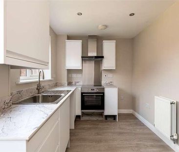 Hirschield Drive, Leybourne, West Malling, Kent, ME19 - Photo 2