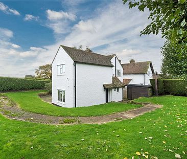 A quintessential country cottage in the village of Ewhurst on a working farm, with great views, a generous garden, spacious accommodation and a modern interior. - Photo 4