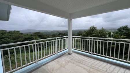 Location Appartement 3 pièces 78m² LA TRINITE 97220 - Photo 5