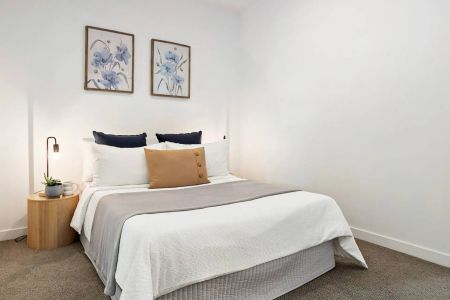 Modern 1-Bedroom Apartment in the Heart of Essendon - Photo 3