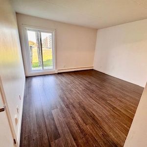 SUPERBE 3 1/2 RÉNOVÉ TOUT BÉTON - À VOIR! - Photo 2