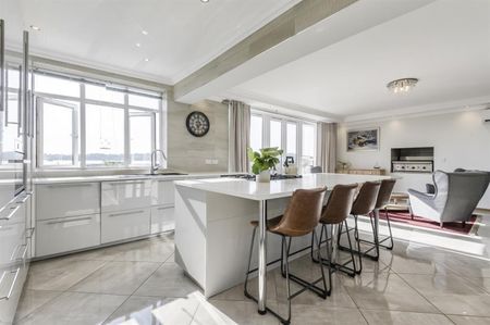 3 bedroom Bungalow To Let - Photo 3