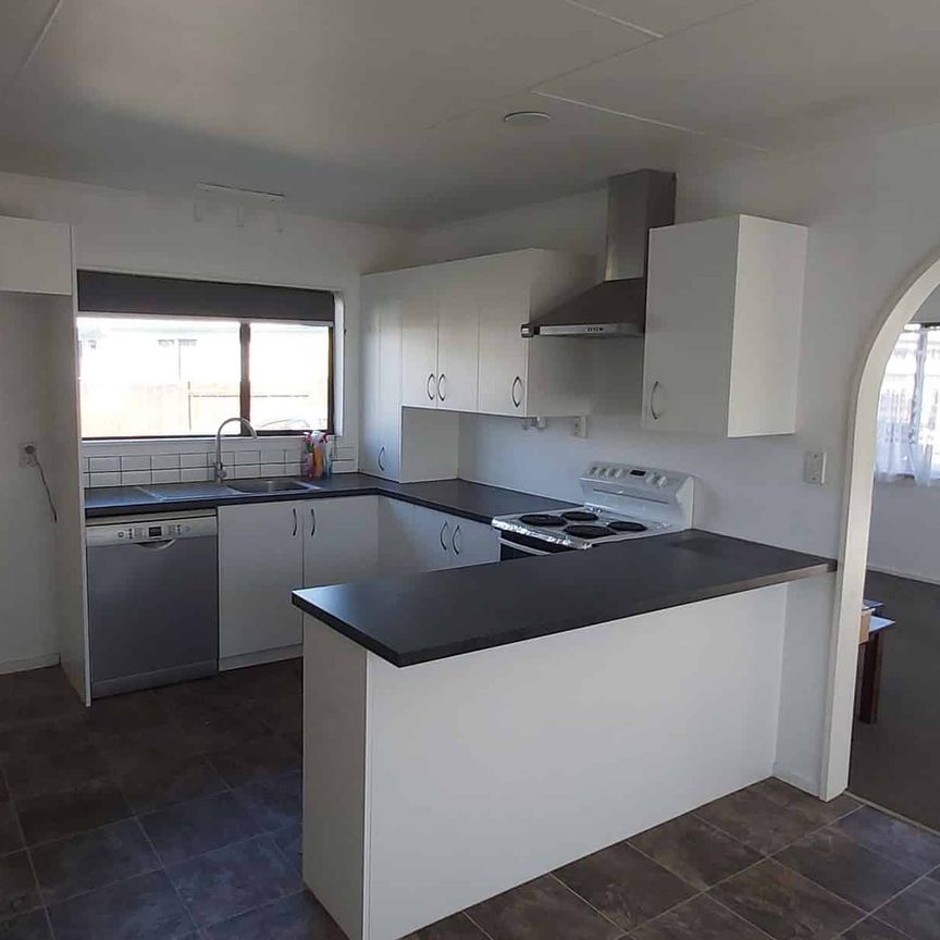 Tidy 3BR Home in Kelvin Grove - Photo 1