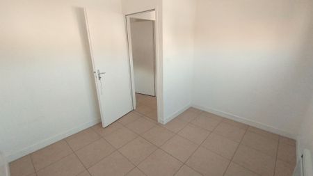 Location Appartement 3 pièces 77m² - Photo 3