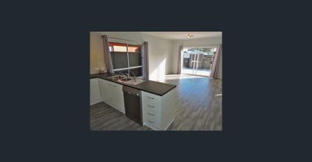 4 BEDROOM FAMILY HOME WITH TWO LIVING AREAS - Photo 4