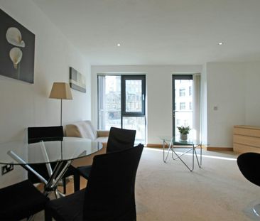 Flat to rent on - Photo 2