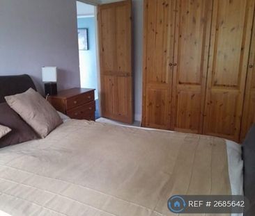 1 bedroom in a house share to rent - Photo 2