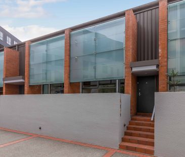 City fringe living! - Photo 3