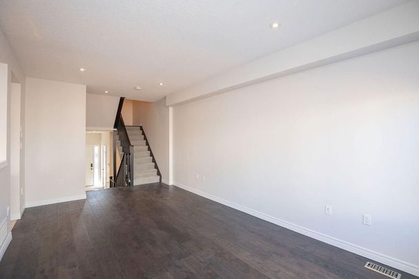 For Lease - 33 Dunrobin Lane, Grimsby, Ontario - Photo 1