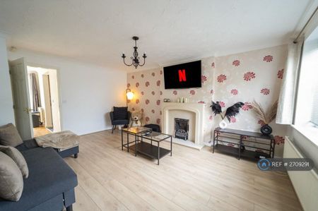 3 bedroom end of terrace house to rent - Photo 4