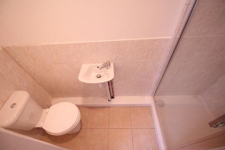1 bedroom in a house share to rent - Photo 5