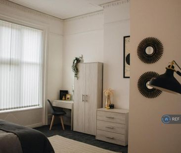 1 bedroom in a house share to rent - Photo 2