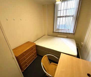 4 bedroom flat to rent - Photo 4