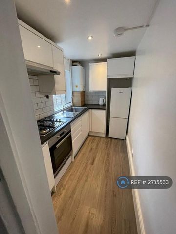 3 bedroom terraced house to rent - Photo 4