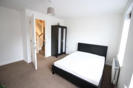 4 bedroom semi-detached house to rent - Photo 5