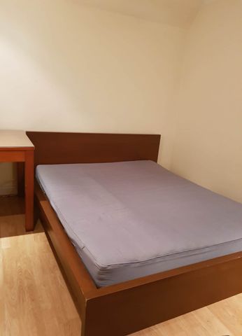 Price £1,100 pcm - Available 17/10/2025 - Furnished - Photo 3