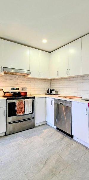 **Because You Deserve Renovated 4 1/2, TOP FLOOR, Metro Lasalle,Verdun** - Photo 1