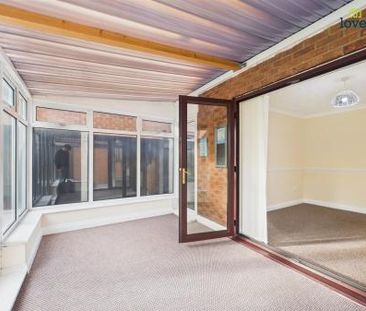 2 bedroom Detached bungalow To Let - Photo 5