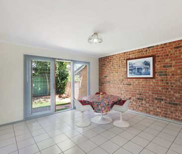 Charming 2-Bedroom Townhouse in Leafy Queanbeyan West - Photo 3