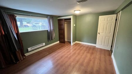 Family Home with Two Kitchens - Photo 2