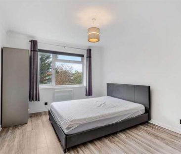 Grand Drive, Raynes, SW20 - Photo 4